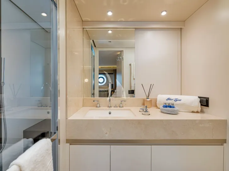 BLUE EYES Azimut Magellano 25M - VIP cabin 2 bathroom BLUE EYES Azimut Magellano 25M - VIP cabin 2 bathroom