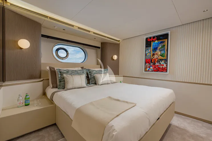 Charter Yacht BLUE EYES - Azimut Magellano 25M - 4 Cabins - Naples - Castellamare di Stabia - Capri - Positano - Amalfi Coast