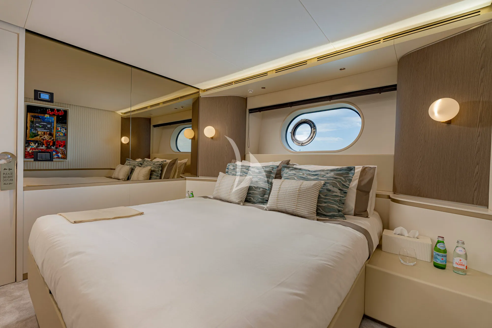 Charter Yacht BLUE EYES - Azimut Magellano 25M - 4 Cabins - Naples - Castellamare di Stabia - Capri - Positano - Amalfi Coast