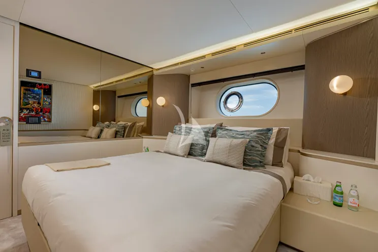 Charter Yacht BLUE EYES - Azimut Magellano 25M - 4 Cabins - Naples - Castellamare di Stabia - Capri - Positano - Amalfi Coast