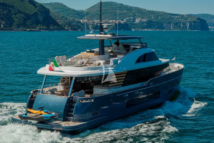 Charter Yacht BLUE EYES - Azimut Magellano 25M - 4 Cabins - Naples - Castellamare di Stabia - Capri - Positano - Amalfi Coast