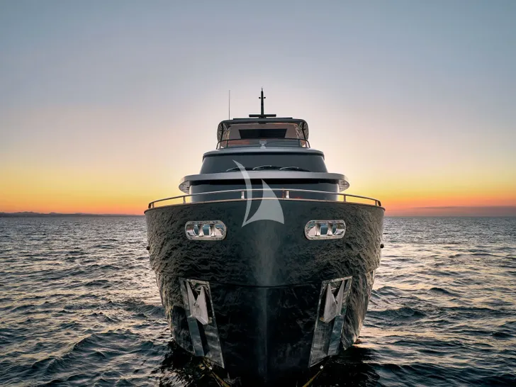 BLUE EYES Azimut Magellano 25M - bow view BLUE EYES Azimut Magellano 25M - bow view
