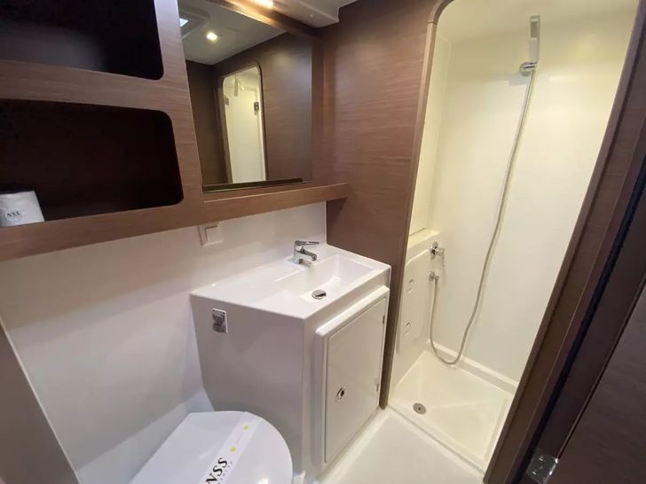 BLUE EYES Lagoon 42 - cabin 1 bathroom BLUE EYES Lagoon 42 - cabin 1 bathroom