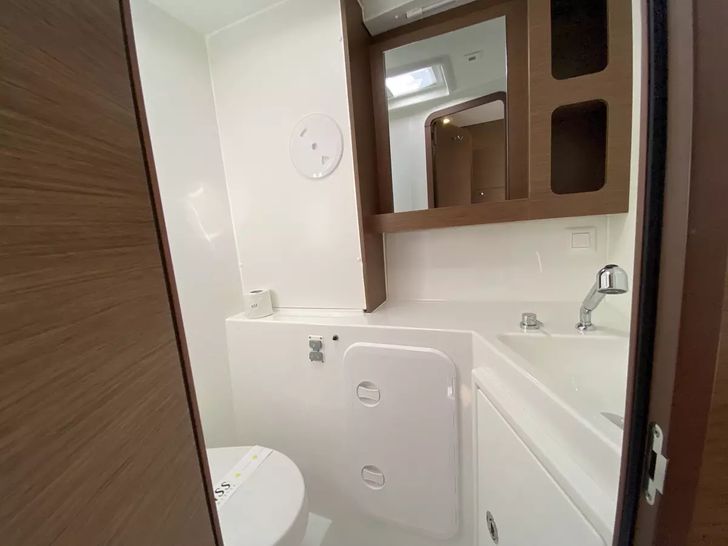 BLUE EYES Lagoon 42 - cabin 2 bathroom BLUE EYES Lagoon 42 - cabin 2 bathroom