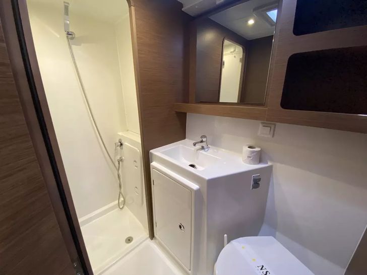 BLUE EYES Lagoon 42 - cabin 4 bathroom BLUE EYES Lagoon 42 - cabin 4 bathroom