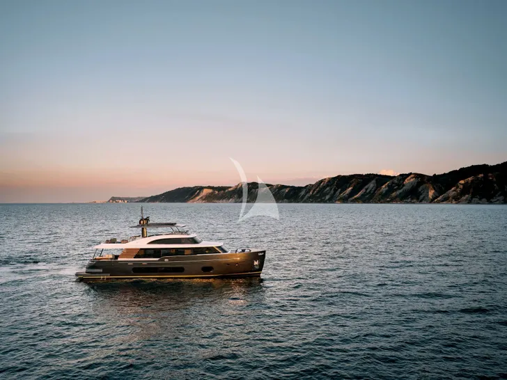 BLUE EYES Azimut Magellano 25M - cruising across the Italian waterline BLUE EYES Azimut Magellano 25M - cruising across the Italian waterline