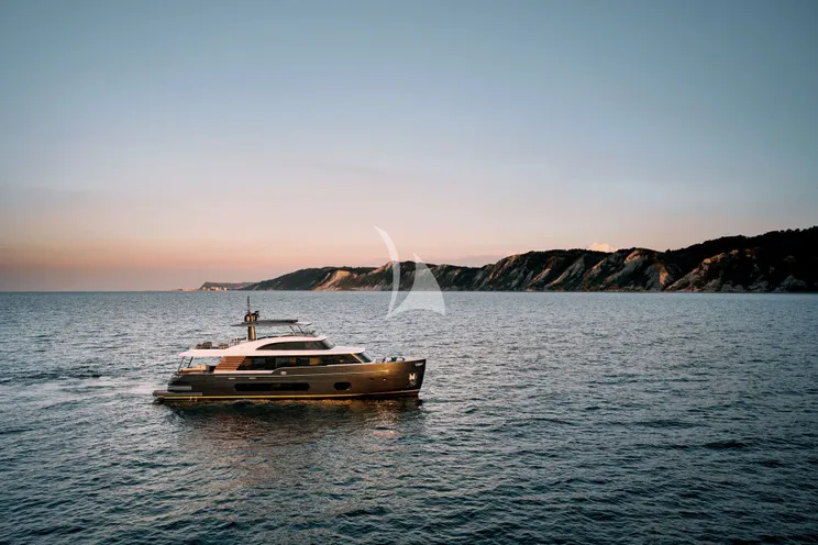 Charter Yacht BLUE EYES - Azimut Magellano 25M - 4 Cabins - Naples - Castellamare di Stabia - Capri - Positano - Amalfi Coast