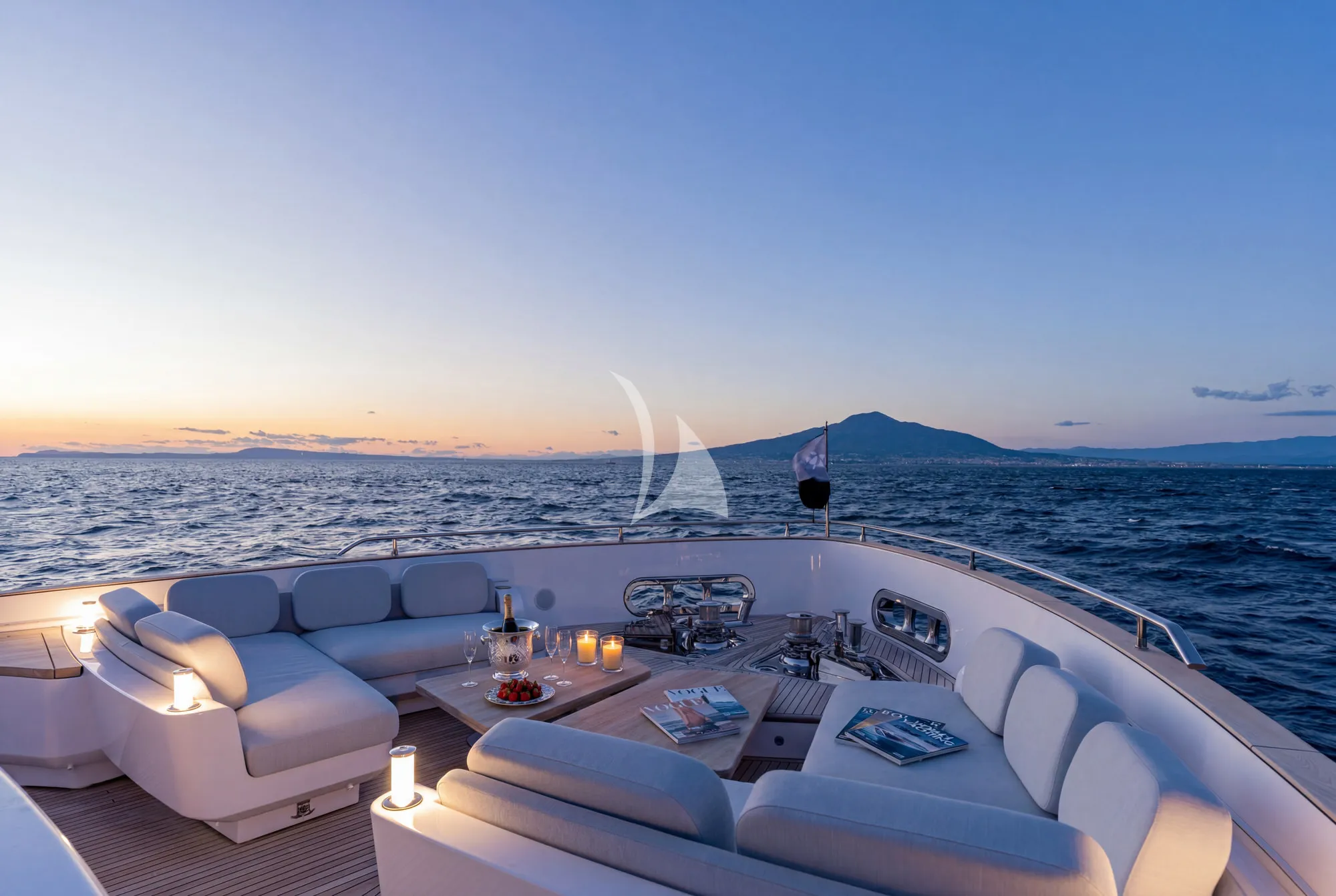 Charter Yacht BLUE EYES - Azimut Magellano 25M - 4 Cabins - Naples - Castellamare di Stabia - Capri - Positano - Amalfi Coast