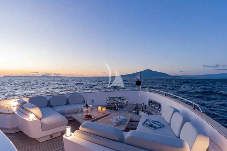 Charter Yacht BLUE EYES - Azimut Magellano 25M - 4 Cabins - Naples - Castellamare di Stabia - Capri - Positano - Amalfi Coast