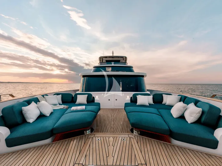 BLUE EYES Azimut Magellano 25M - foredeck lounge BLUE EYES Azimut Magellano 25M - foredeck lounge