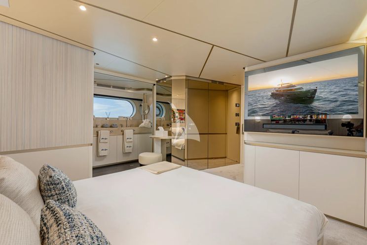 Charter Yacht BLUE EYES - Azimut Magellano 25M - 4 Cabins - Naples - Castellamare di Stabia - Capri - Positano - Amalfi Coast