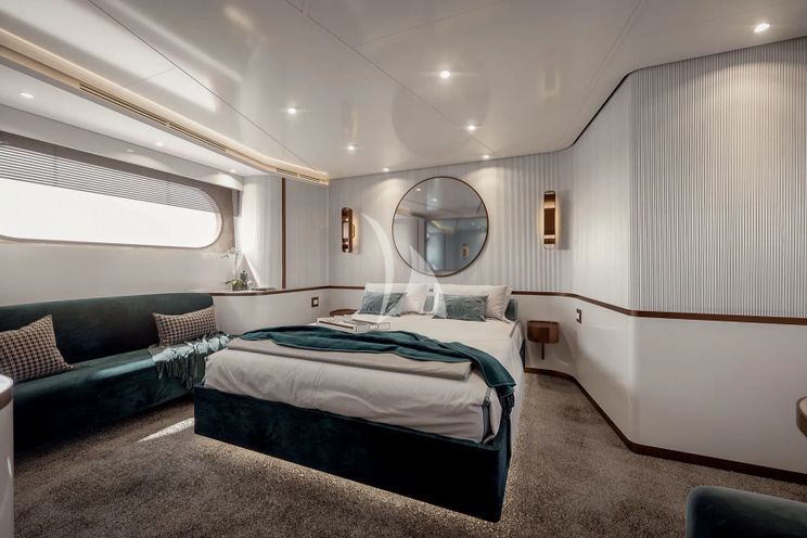 Charter Yacht BLUE EYES - Azimut Magellano 25M - 4 Cabins - Naples - Castellamare di Stabia - Capri - Positano - Amalfi Coast