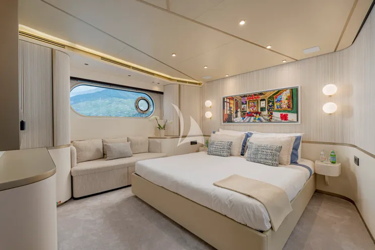 Charter Yacht BLUE EYES - Azimut Magellano 25M - 4 Cabins - Naples - Castellamare di Stabia - Capri - Positano - Amalfi Coast