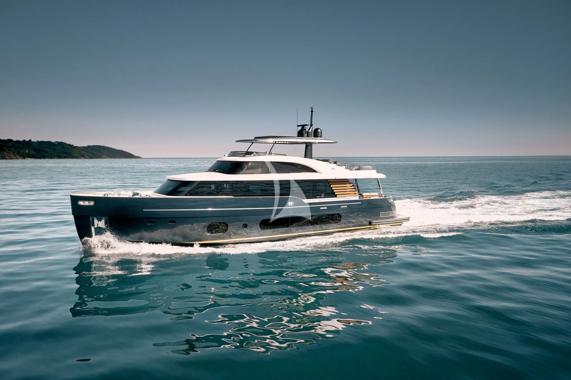 BLUE EYES Azimut Magellano 25M - profile