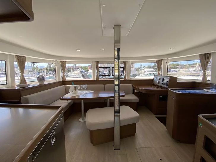 BLUE EYES Lagoon 42 - saloon BLUE EYES Lagoon 42 - saloon