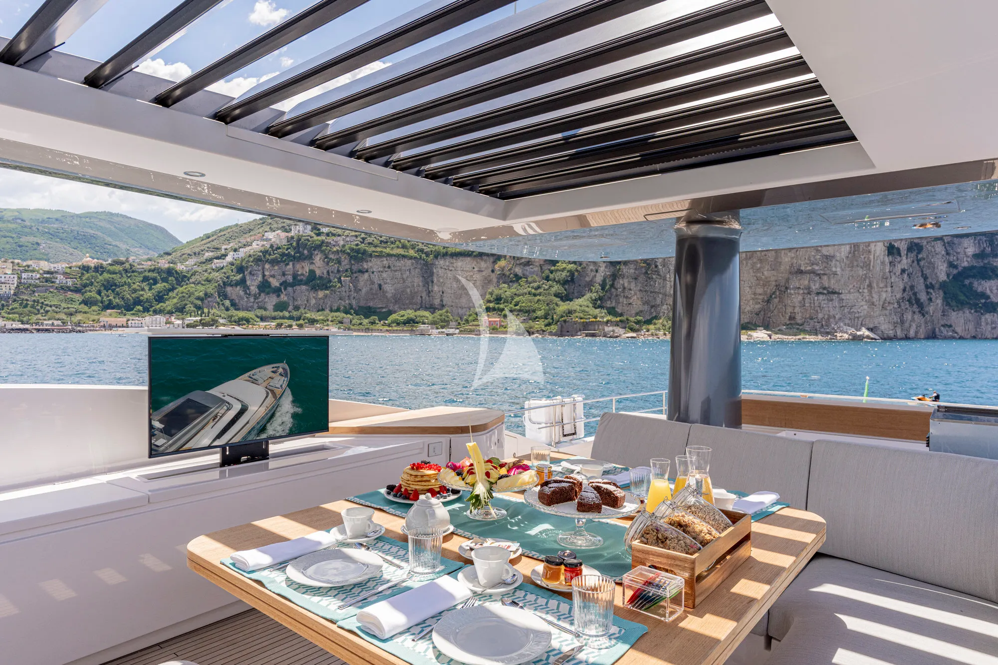 Charter Yacht BLUE EYES - Azimut Magellano 25M - 4 Cabins - Naples - Castellamare di Stabia - Capri - Positano - Amalfi Coast
