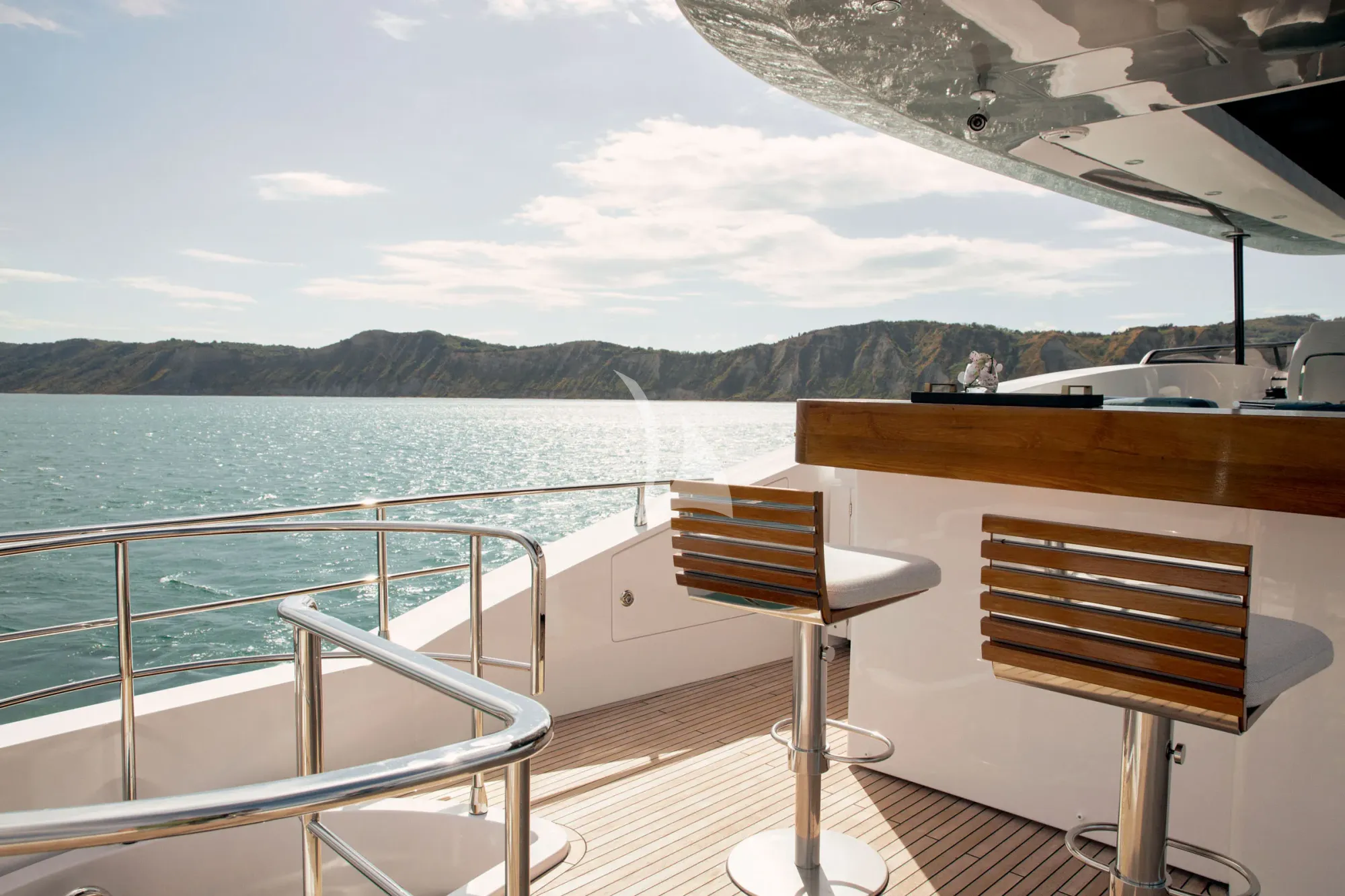 BLUE EYES Azimut Magellano 25M - sundeck bar