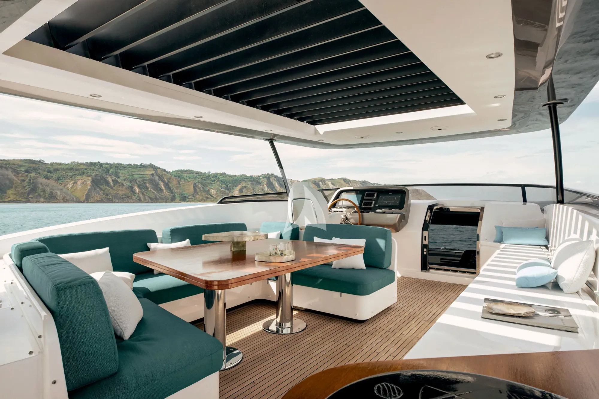 BLUE EYES Azimut Magellano 25M - sundeck lounge