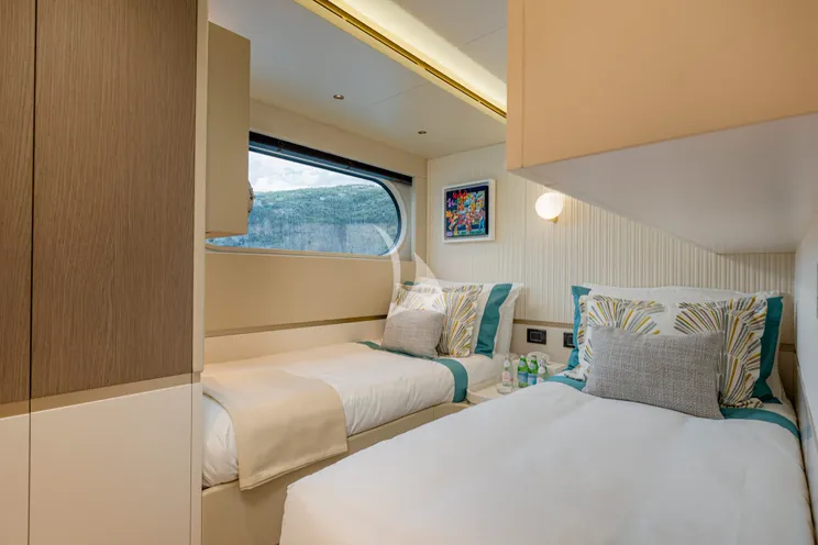 Charter Yacht BLUE EYES - Azimut Magellano 25M - 4 Cabins - Naples - Castellamare di Stabia - Capri - Positano - Amalfi Coast