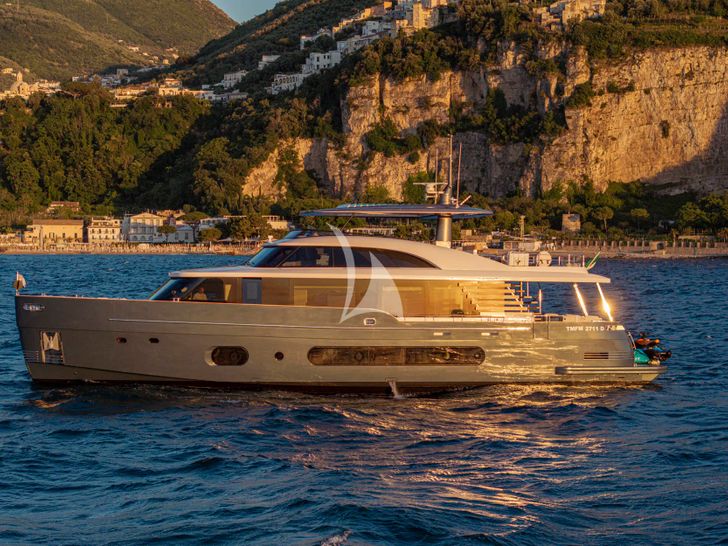 BLUE EYES Azimut Magellano 25M - under the sunset BLUE EYES Azimut Magellano 25M - under the sunset