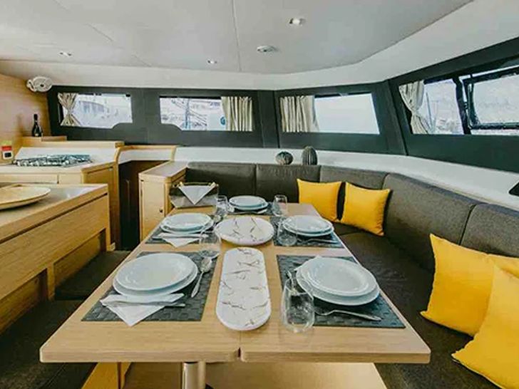 BLUE HORIZON Dufour 48 - saloon BLUE HORIZON Dufour 48 - saloon