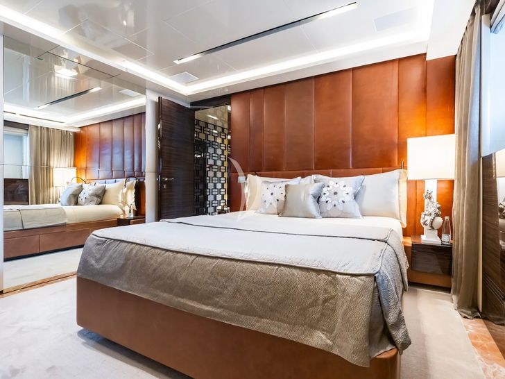 BLUE MOON Admiral 44m - VIP cabin 1 BLUE MOON Admiral 44m - VIP cabin 1