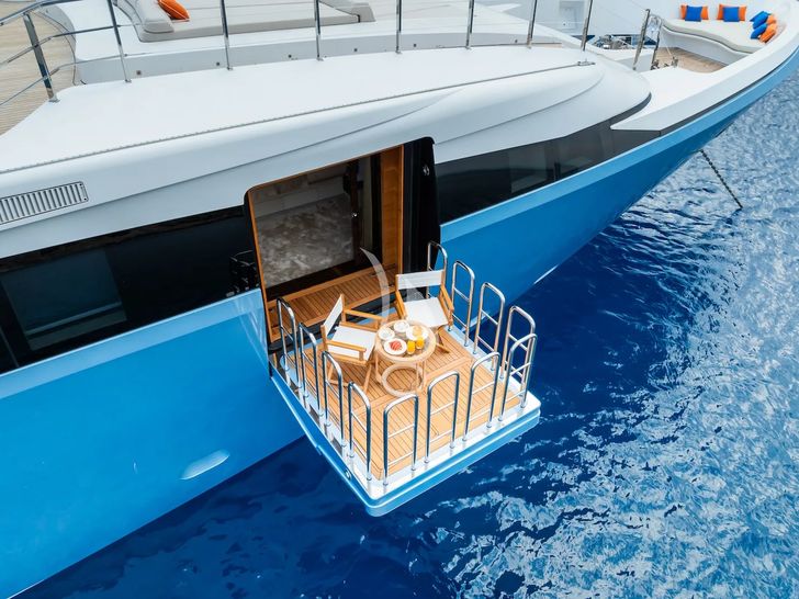BLUE MOON Admiral 44m - master cabin side balcony BLUE MOON Admiral 44m - master cabin side balcony