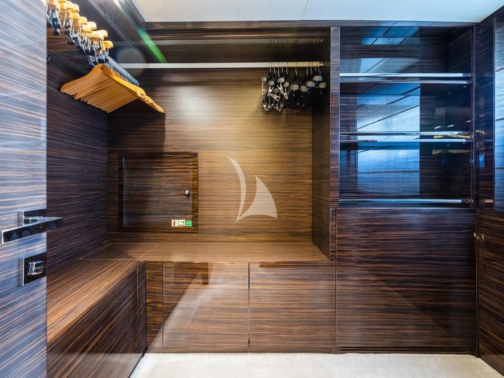 BLUE MOON Admiral 44m - master cabin walk in closet BLUE MOON Admiral 44m - master cabin walk in closet
