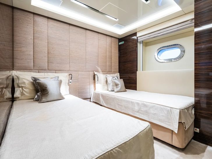 BLUE MOON Admiral 44m - twin cabin 1 BLUE MOON Admiral 44m - twin cabin 1