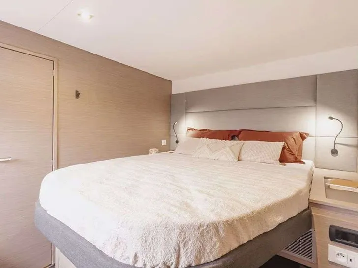 BLUE ONE Fountaine Pajot Aura 51 - VIP cabin BLUE ONE Fountaine Pajot Aura 51 - VIP cabin