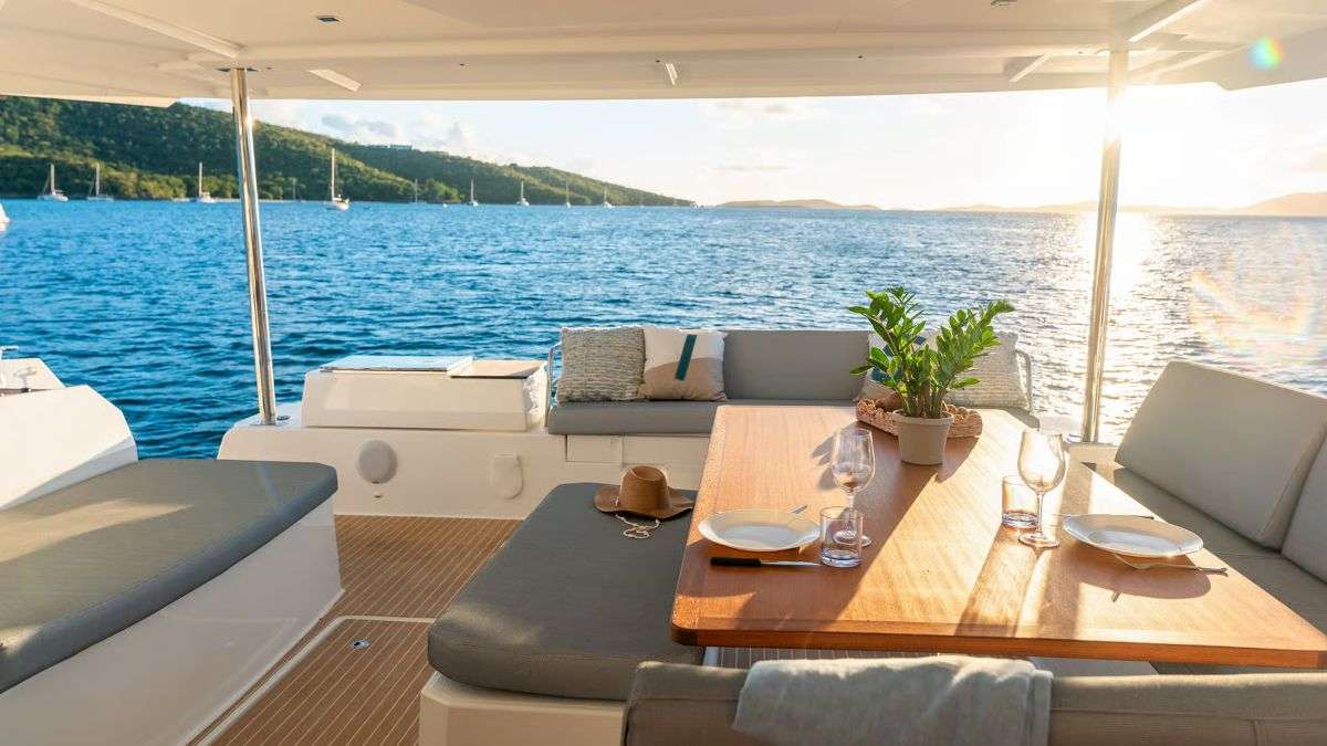 BLUE ONE Fountaine Pajot Aura 51 - aft deck alfresco dining area