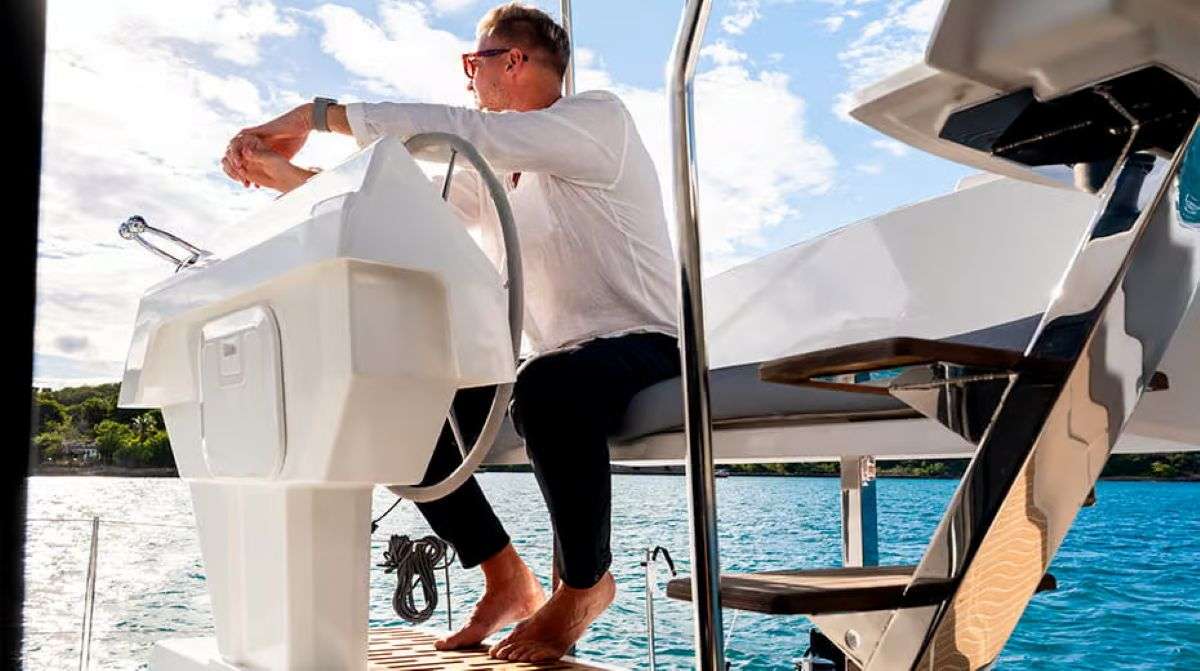 BLUE ONE Fountaine Pajot Aura 51 - helm