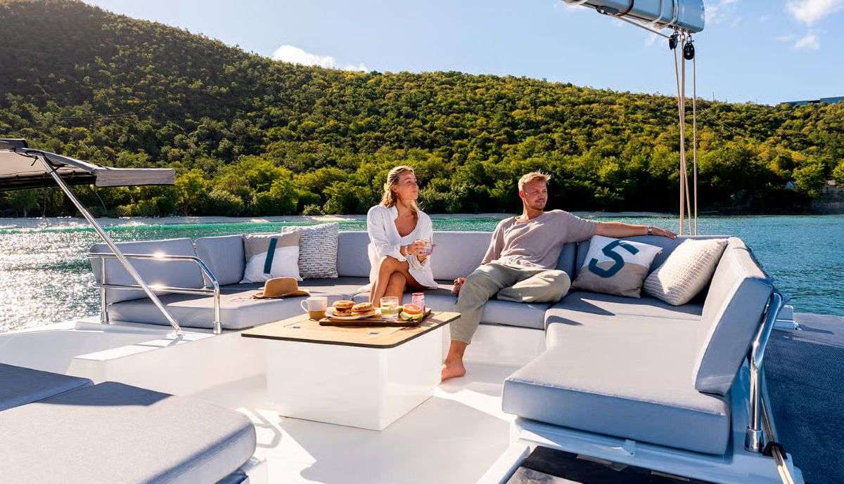 BLUE ONE Fountaine Pajot Aura 51 - flybridge lounge