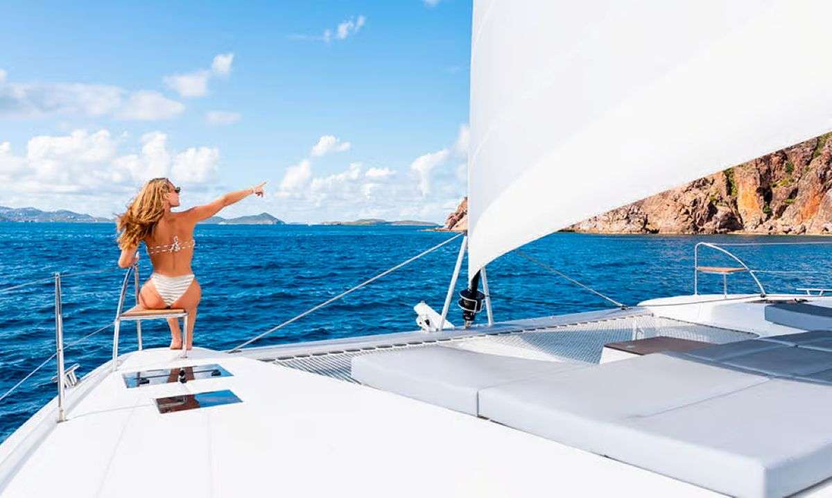 BLUE ONE Fountaine Pajot Aura 51 - foredeck sunbathing and net trampolines