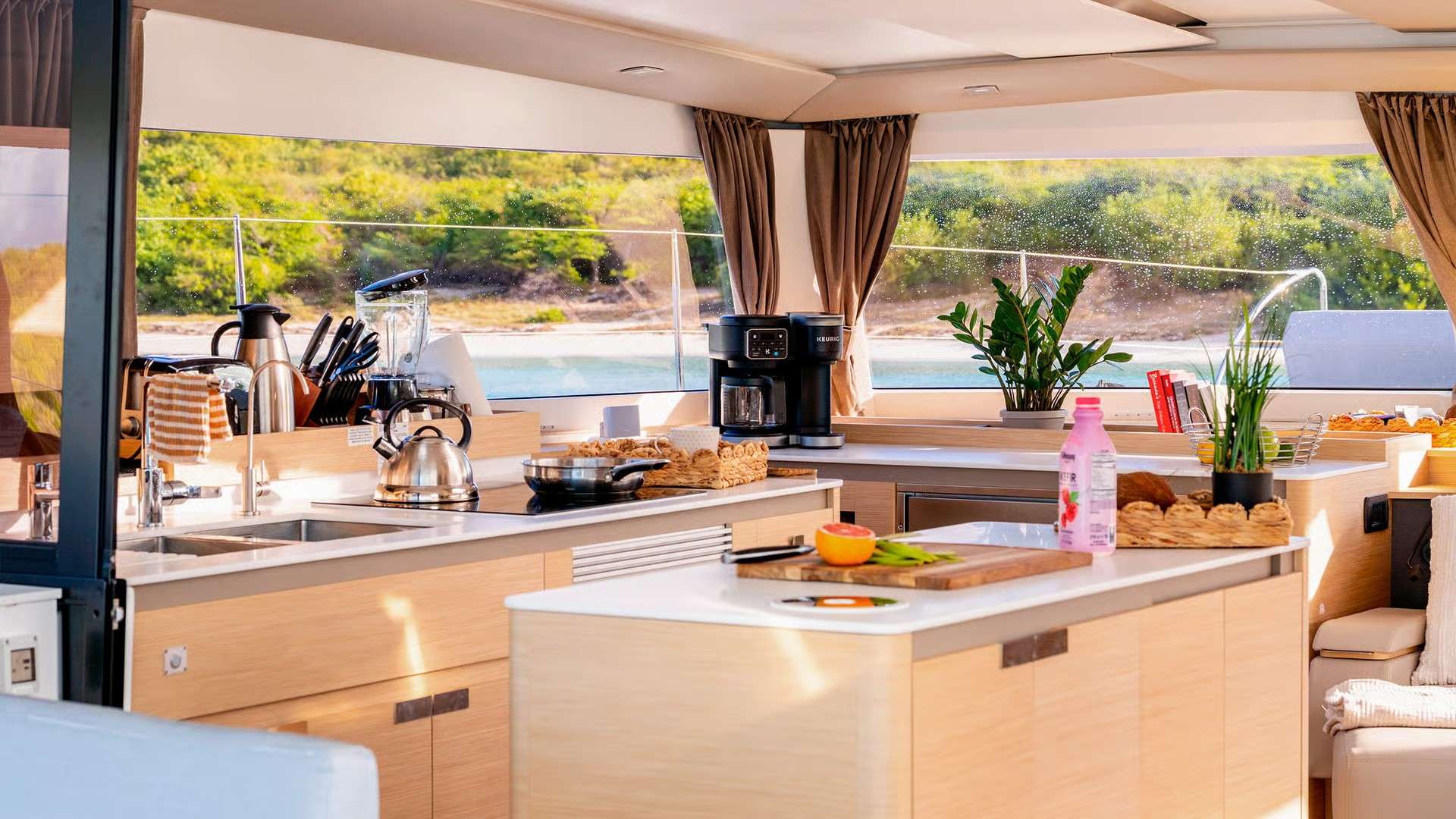 BLUE ONE Fountaine Pajot Aura 51 - galley