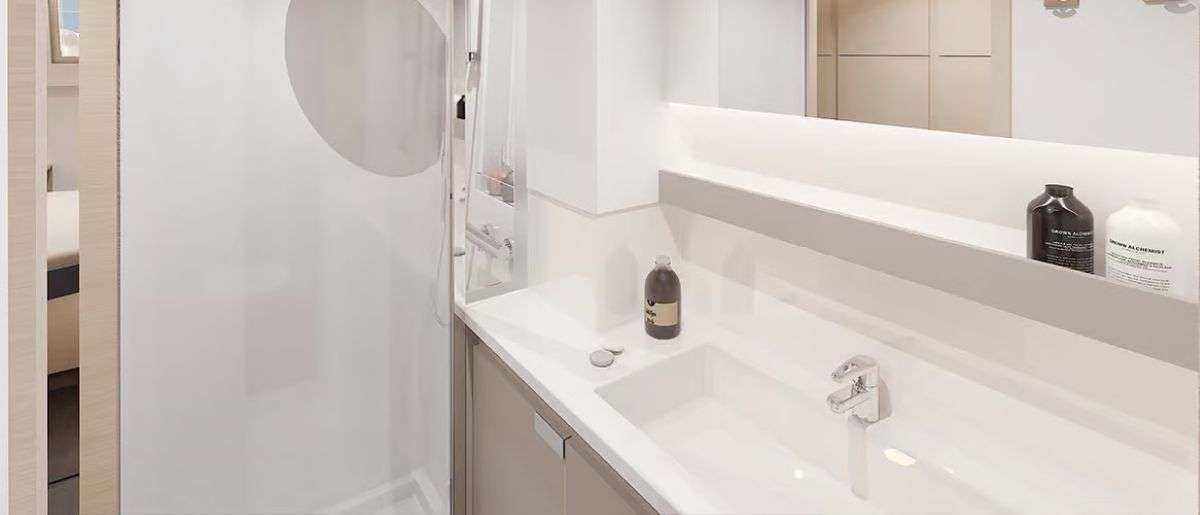 BLUE ONE Fountaine Pajot Aura 51 - master cabin bathroom