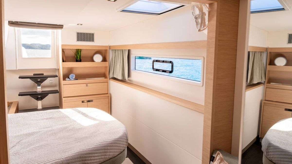 BLUE ONE Fountaine Pajot Aura 51 - master cabin bed and view
