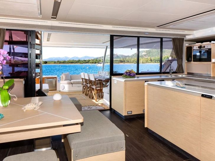BLUESATION Fountaine Pajot Alegria 67 - galley BLUESATION Fountaine Pajot Alegria 67 - galley