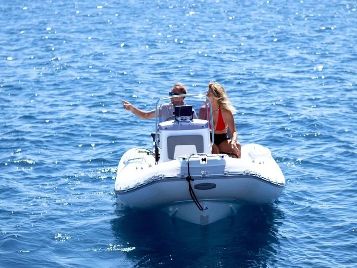BLUESATION Fountaine Pajot Alegria 67 - tender BLUESATION Fountaine Pajot Alegria 67 - tender