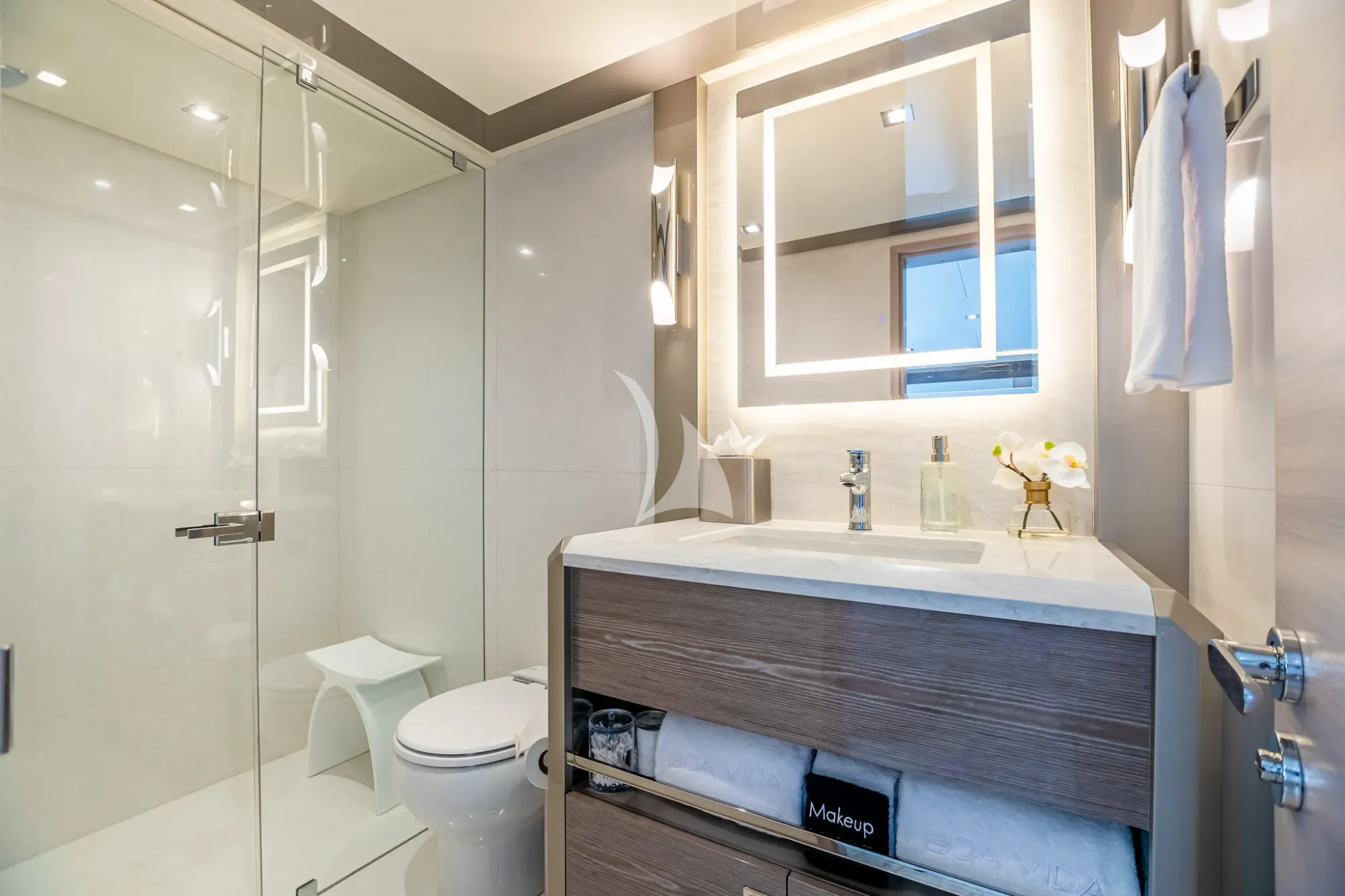 BOA VIDA Ocean Alexander 35R - VIP cabin 1 bathroom