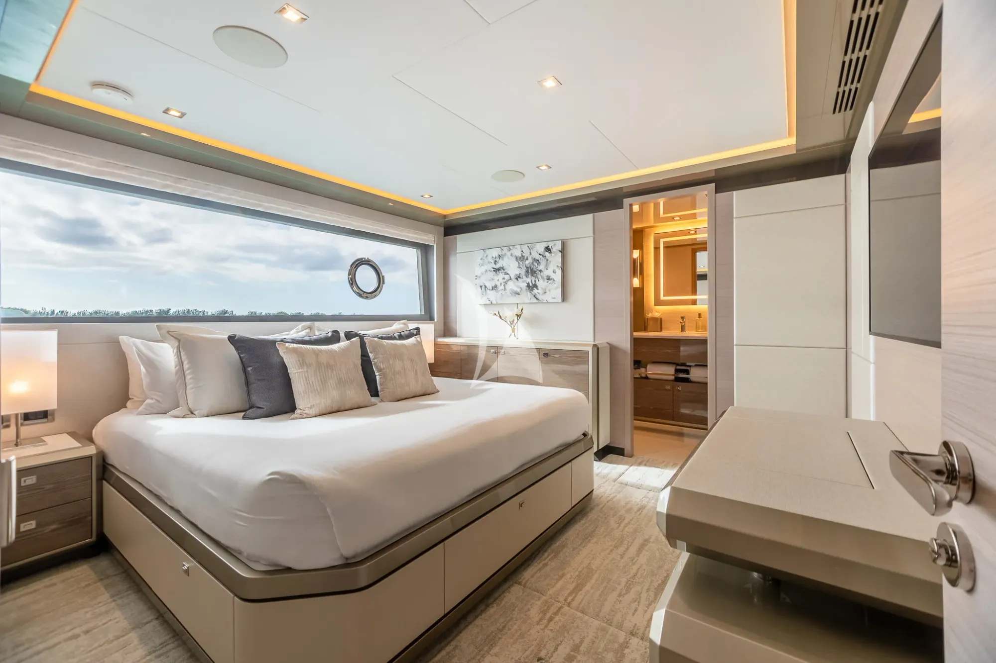 BOA VIDA Ocean Alexander 35R - VIP cabin 1