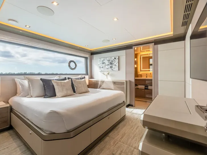BOA VIDA Ocean Alexander 35R - VIP cabin 1 BOA VIDA Ocean Alexander 35R - VIP cabin 1