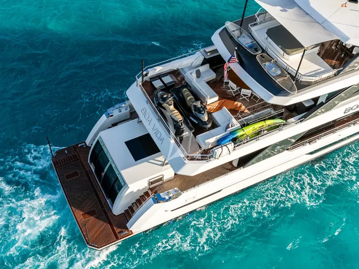 BOA VIDA Ocean Alexander 35R - aft shot BOA VIDA Ocean Alexander 35R - aft shot