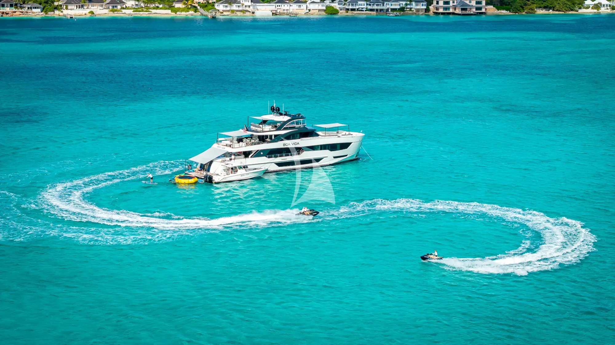 BOA VIDA Ocean Alexander 35R - aerial shot with the jet skis