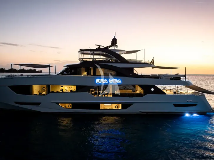 BOA VIDA Ocean Alexander 35R - at night BOA VIDA Ocean Alexander 35R - at night