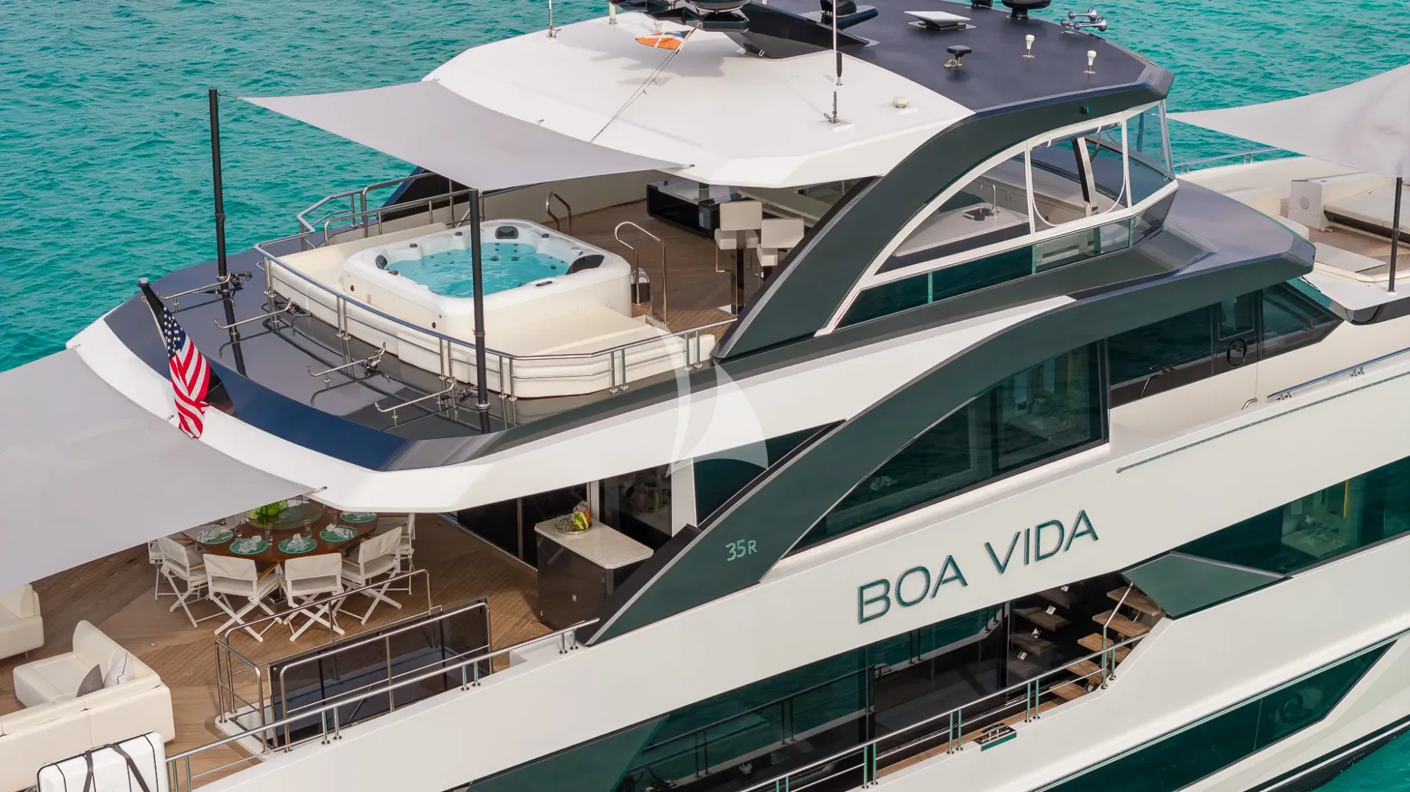 BOA VIDA Ocean Alexander 35R - flybridge and sky deck