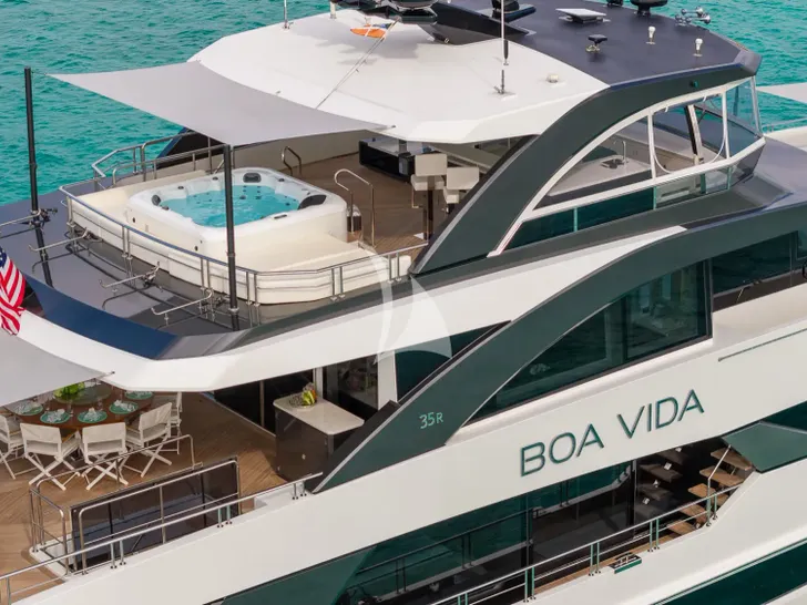 BOA VIDA Ocean Alexander 35R - flybridge and sky deck BOA VIDA Ocean Alexander 35R - flybridge and sky deck