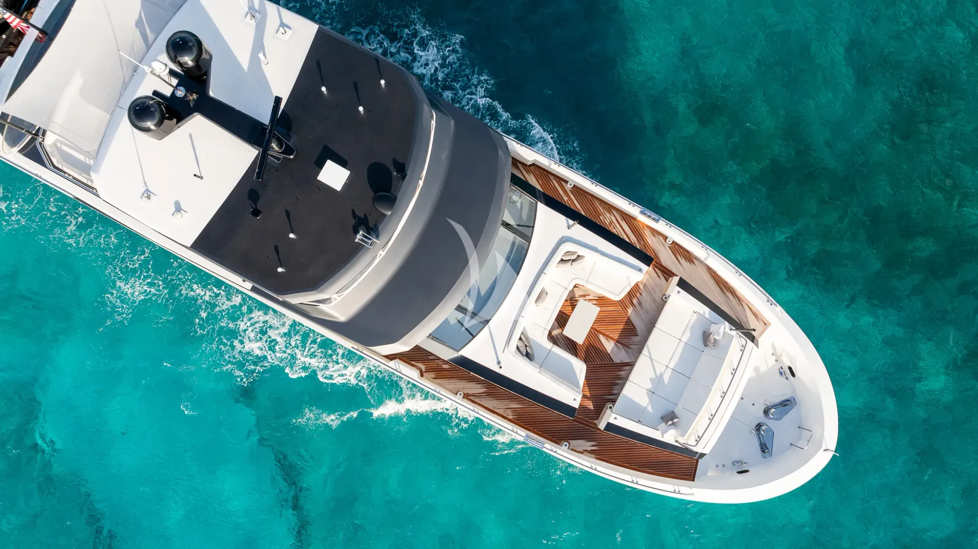 BOA VIDA Ocean Alexander 35R - foredeck aerial shot