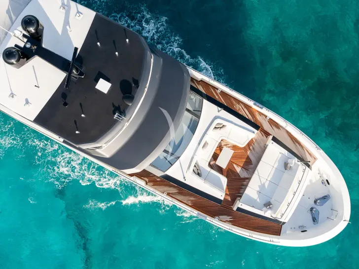 BOA VIDA Ocean Alexander 35R - foredeck aerial shot BOA VIDA Ocean Alexander 35R - foredeck aerial shot