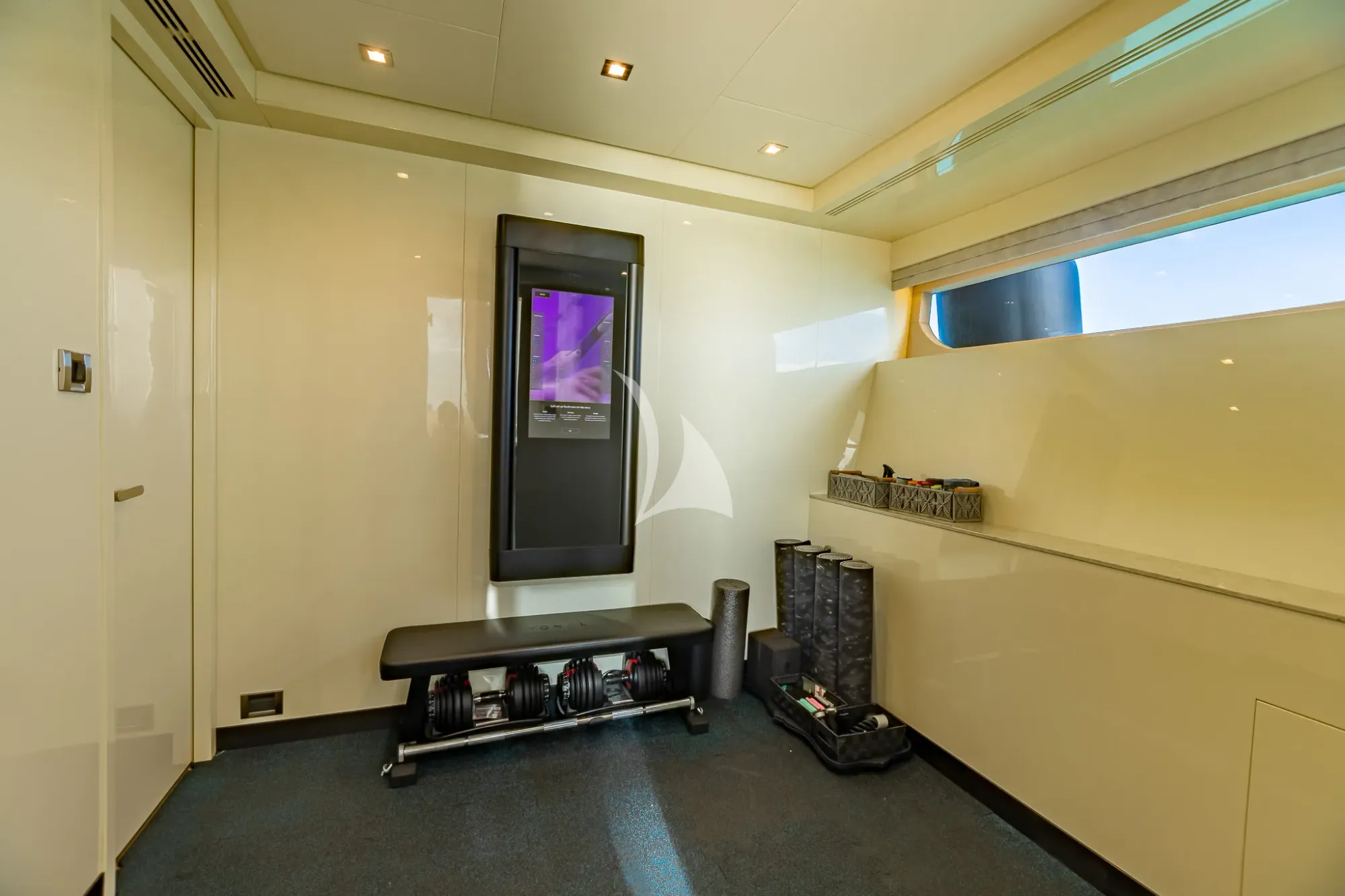 BOA VIDA Ocean Alexander 35R - gym area at the beach club